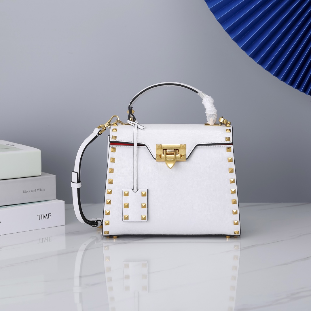 Valentino_Garavani_Rocks